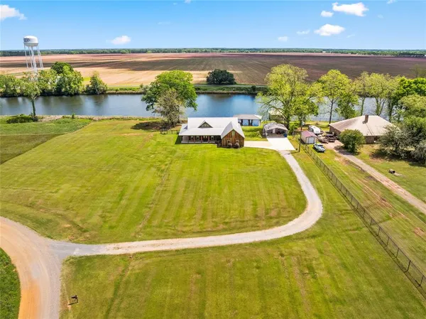 $539,500 | 377 Robert Lacaze Road, Natchez, LA 71456