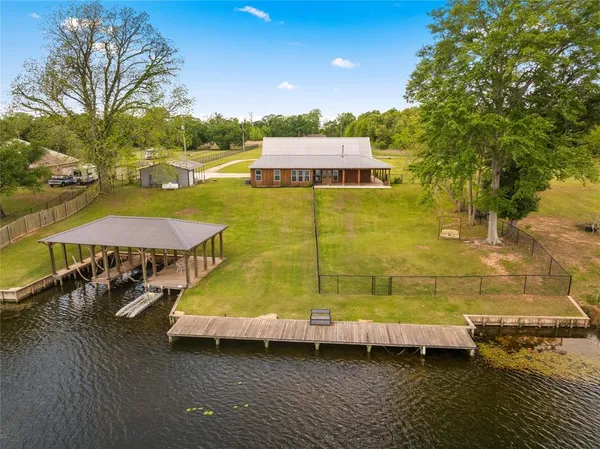 $539,500 | 377 Robert Lacaze Road, Natchez, LA 71456