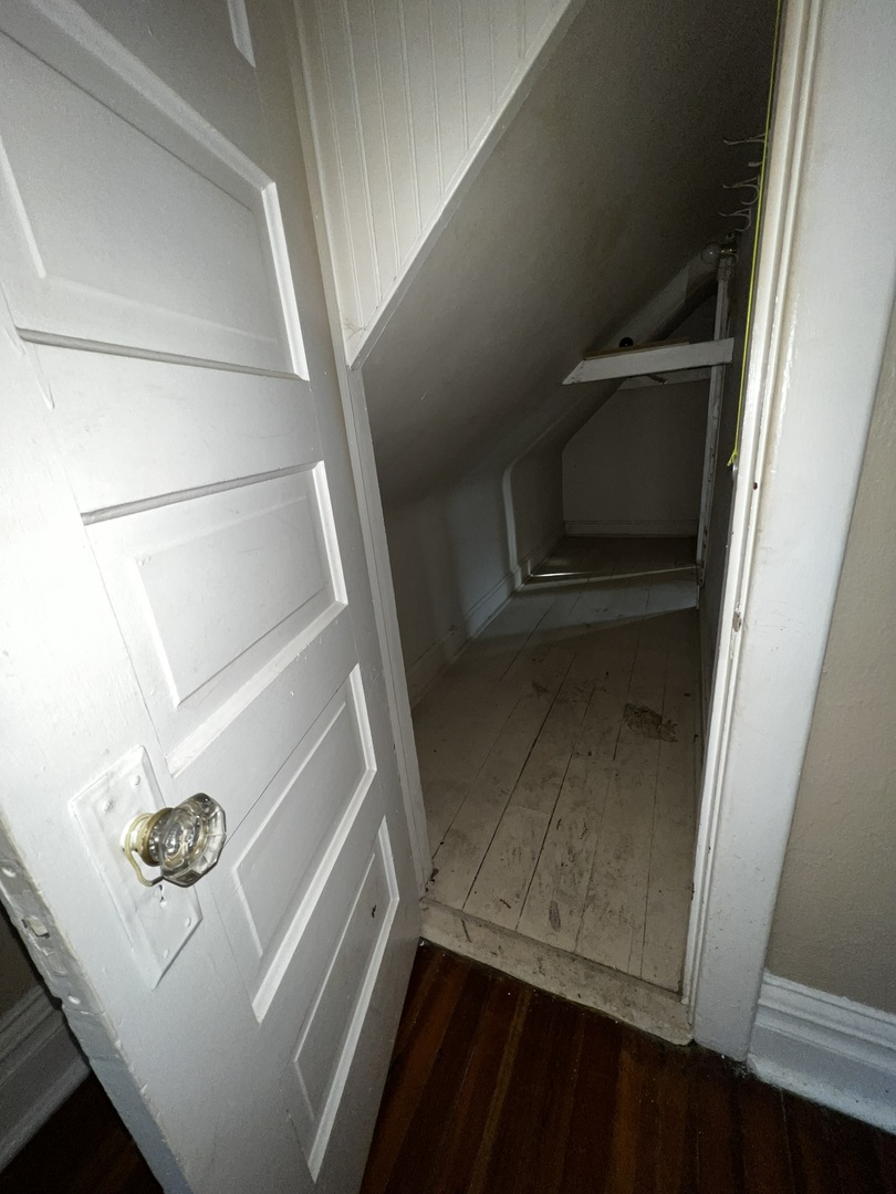 1511 Greenleaf Street Evanston, IL 60202 - Photo 20 of 37 a view of entryway