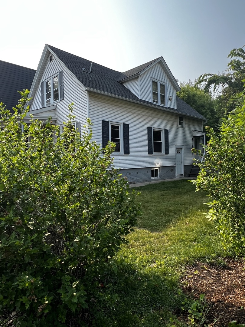 1511 Greenleaf Street Evanston, IL 60202 - Photo 2 of 37 a front view of a house with garden