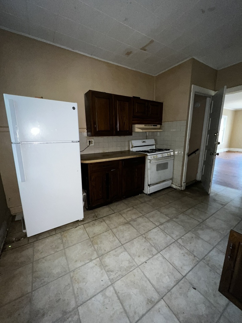 1511 Greenleaf Street Evanston, IL 60202 - Photo 29 of 37 a kitchen with stainless steel appliances granite countertop a refrigerator and a stove
