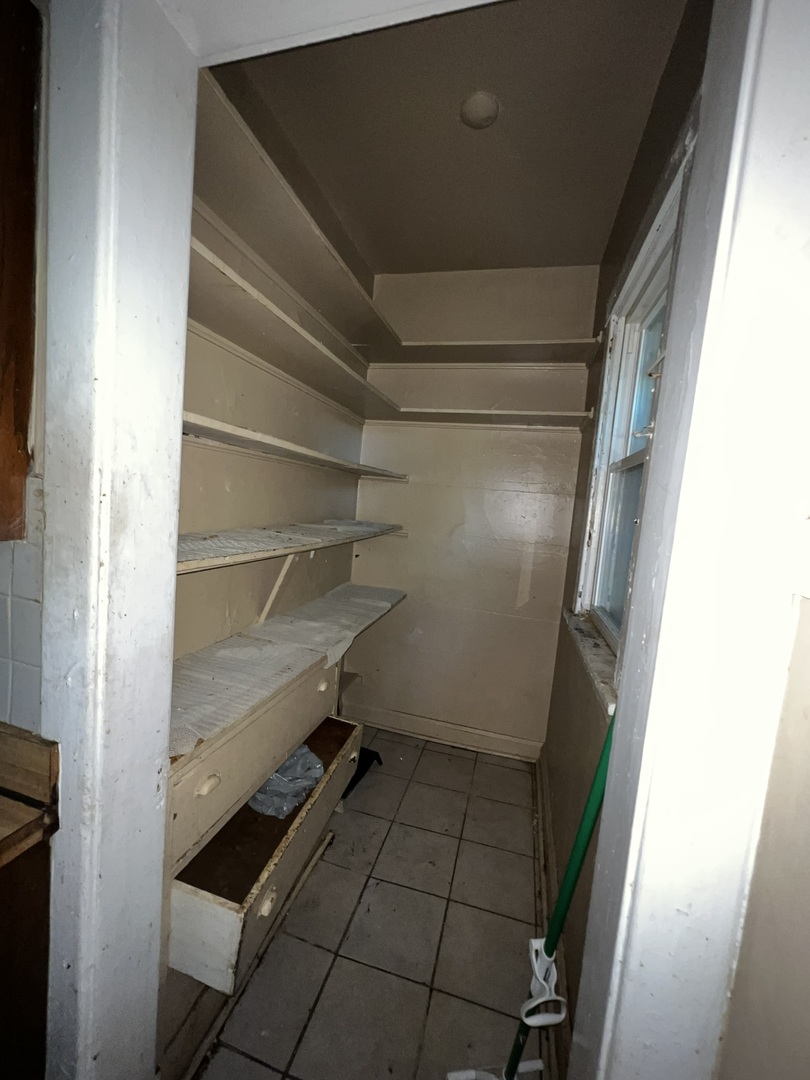 1511 Greenleaf Street Evanston, IL 60202 - Photo 30 of 37 a view of an empty walk in closet