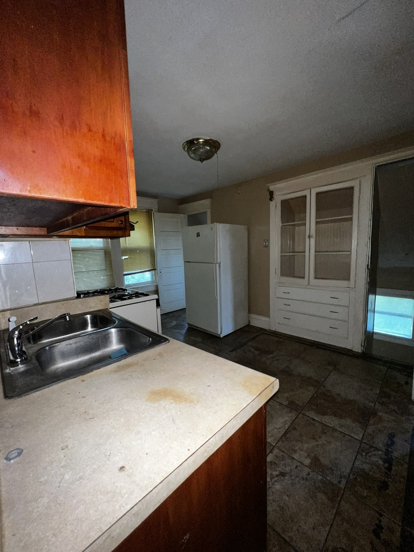 1511 Greenleaf Street Evanston, IL 60202 - Photo 10 of 37 a kitchen with a sink and cabinets