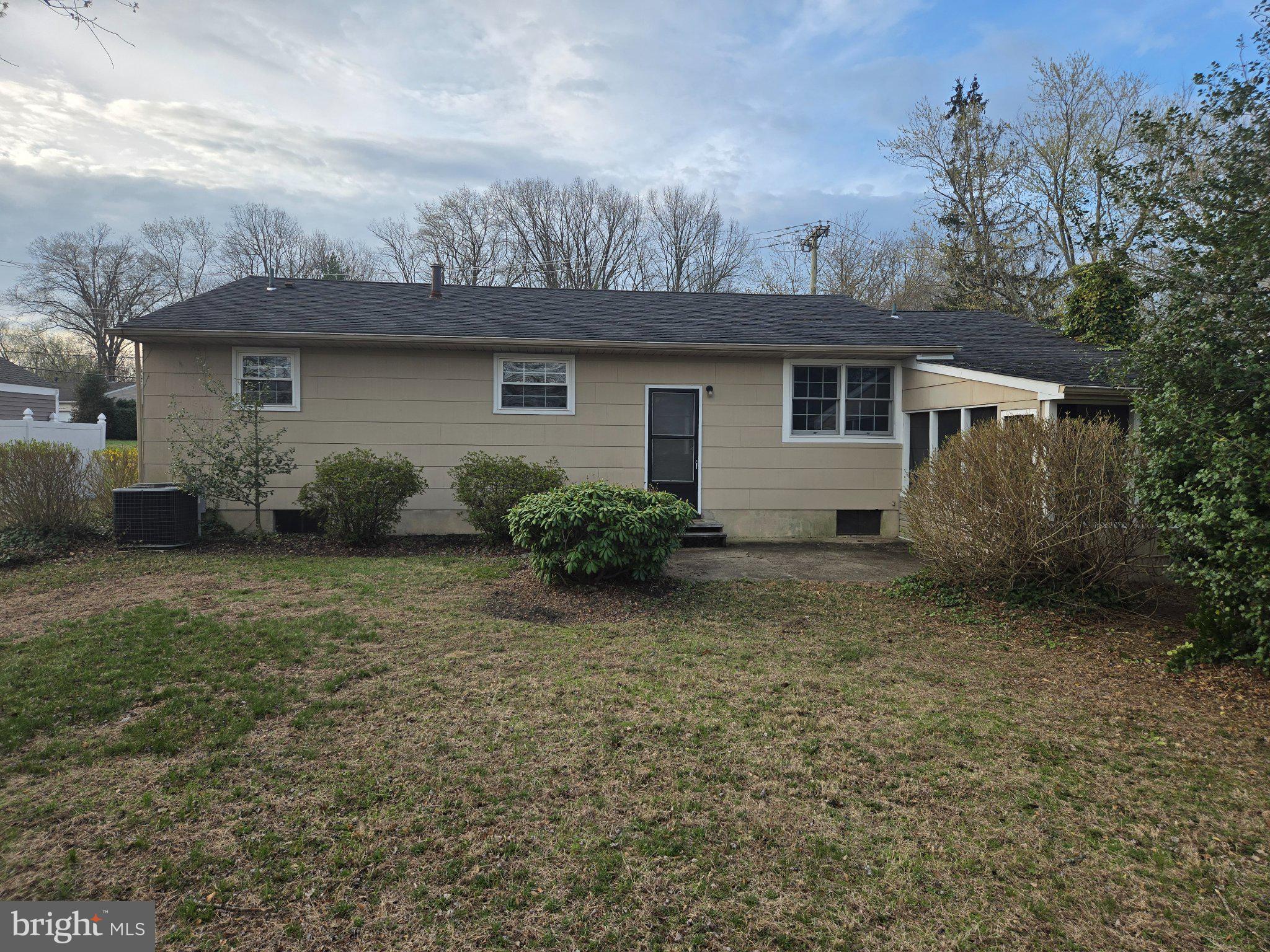 402 Georgetown Road Blackwood, NJ 08012 - Photo 2 of 11 a backyard of a house with plants and trees