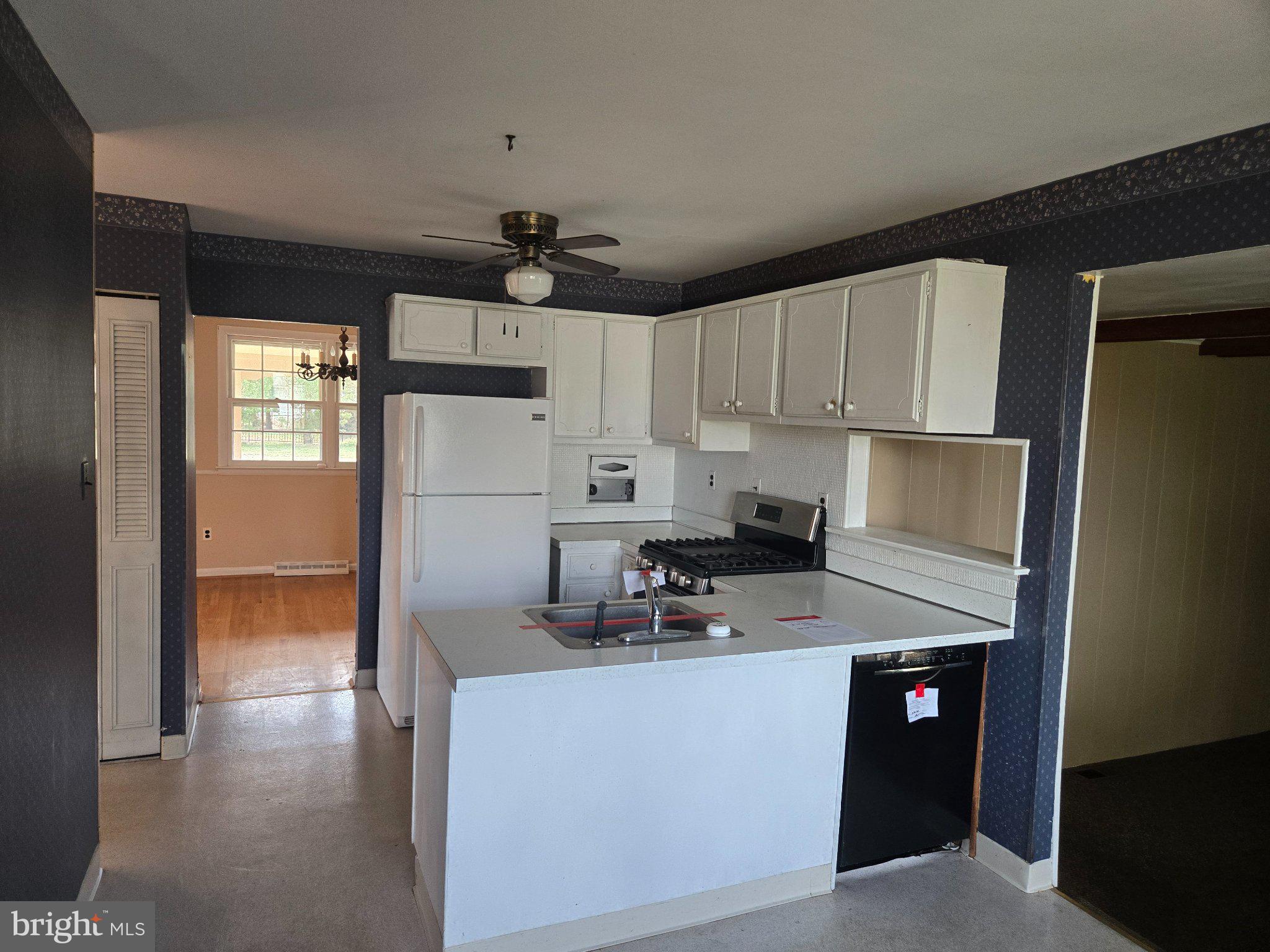 402 Georgetown Road Blackwood, NJ 08012 - Photo 3 of 11 a kitchen with a refrigerator a sink and dishwasher