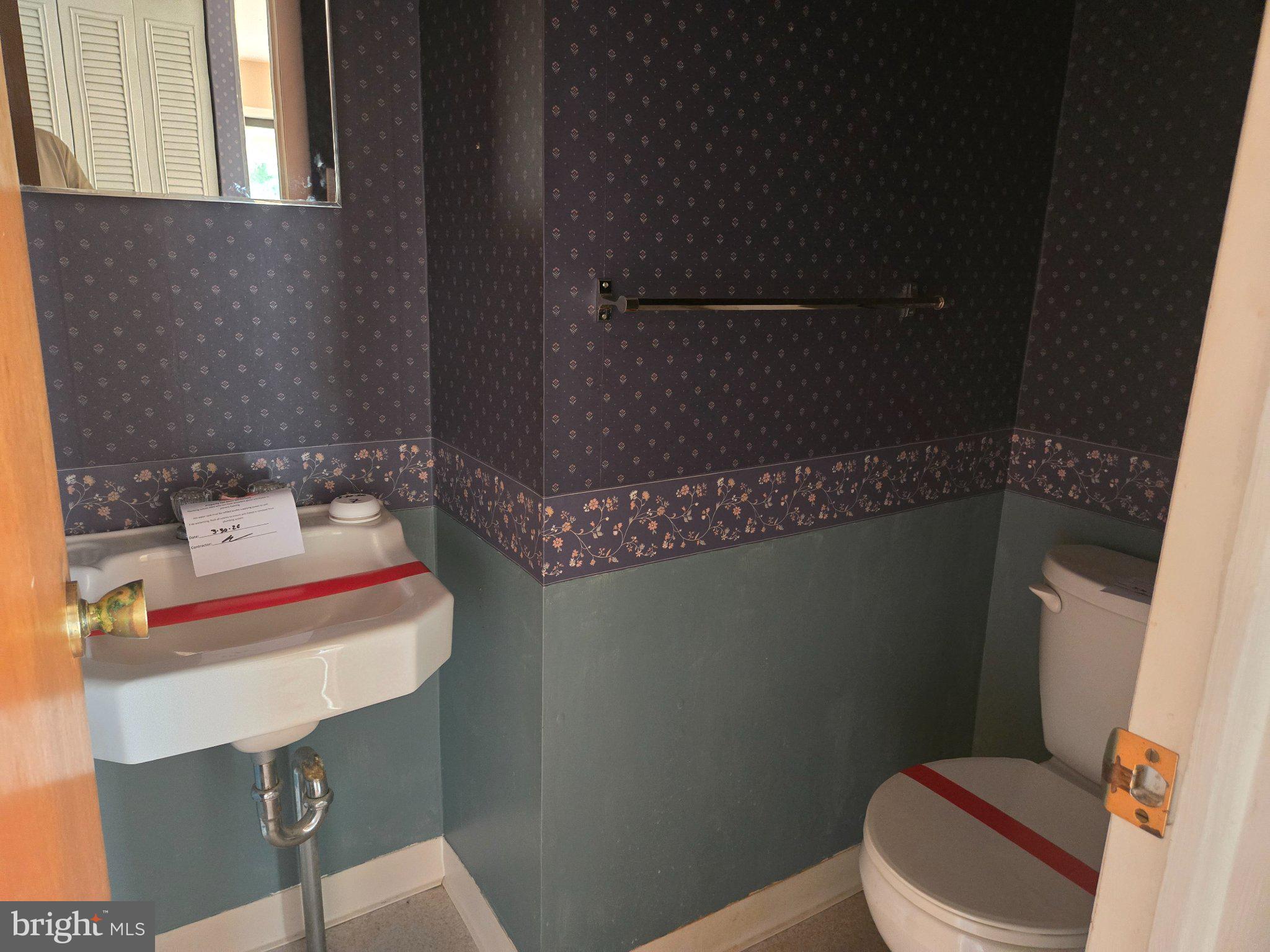 402 Georgetown Road Blackwood, NJ 08012 - Photo 5 of 11 a bathroom with a sink toilet and a mirror