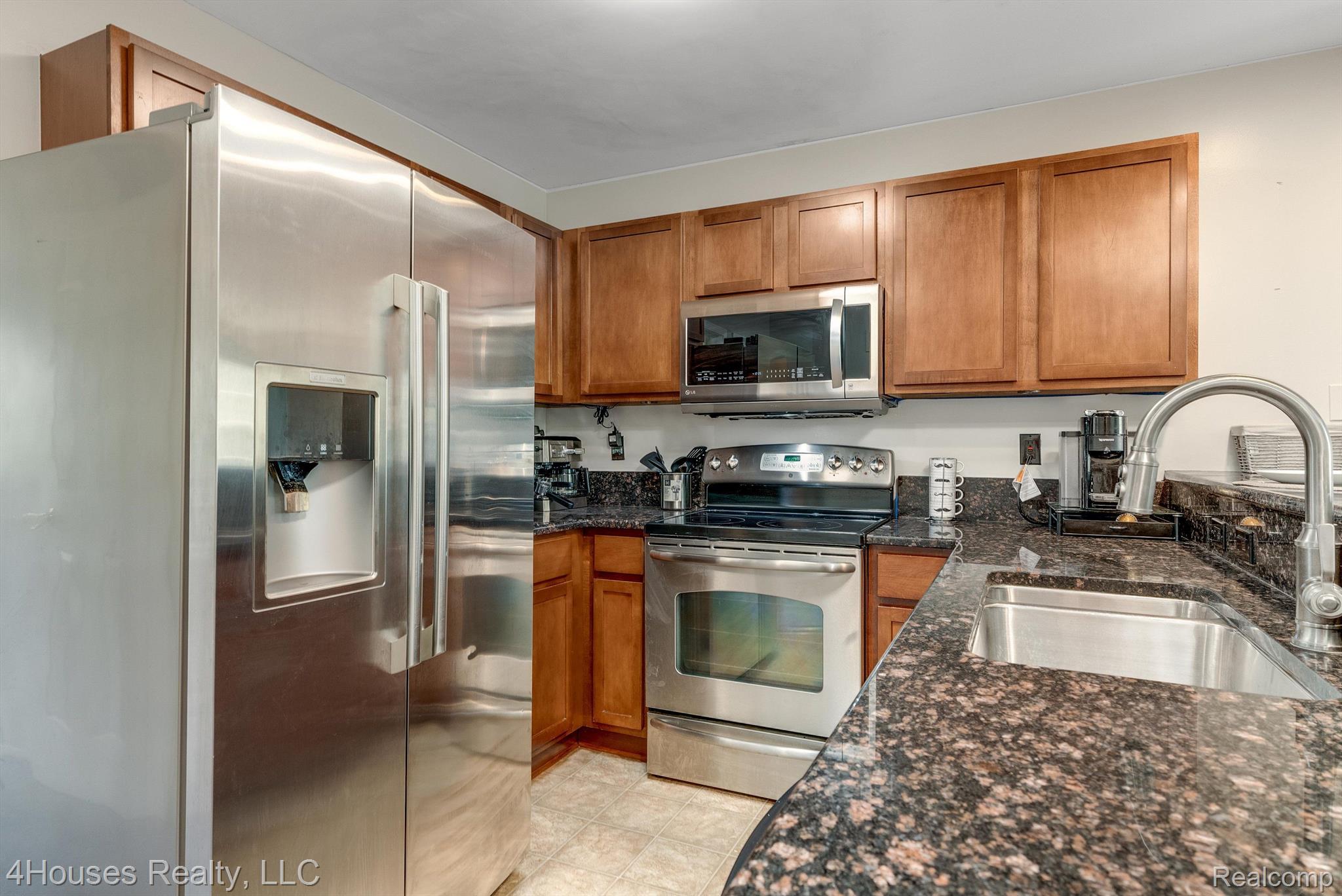 654 Lydia Lane, Unit 48 Pontiac, MI 48341 - Photo 11 of 38