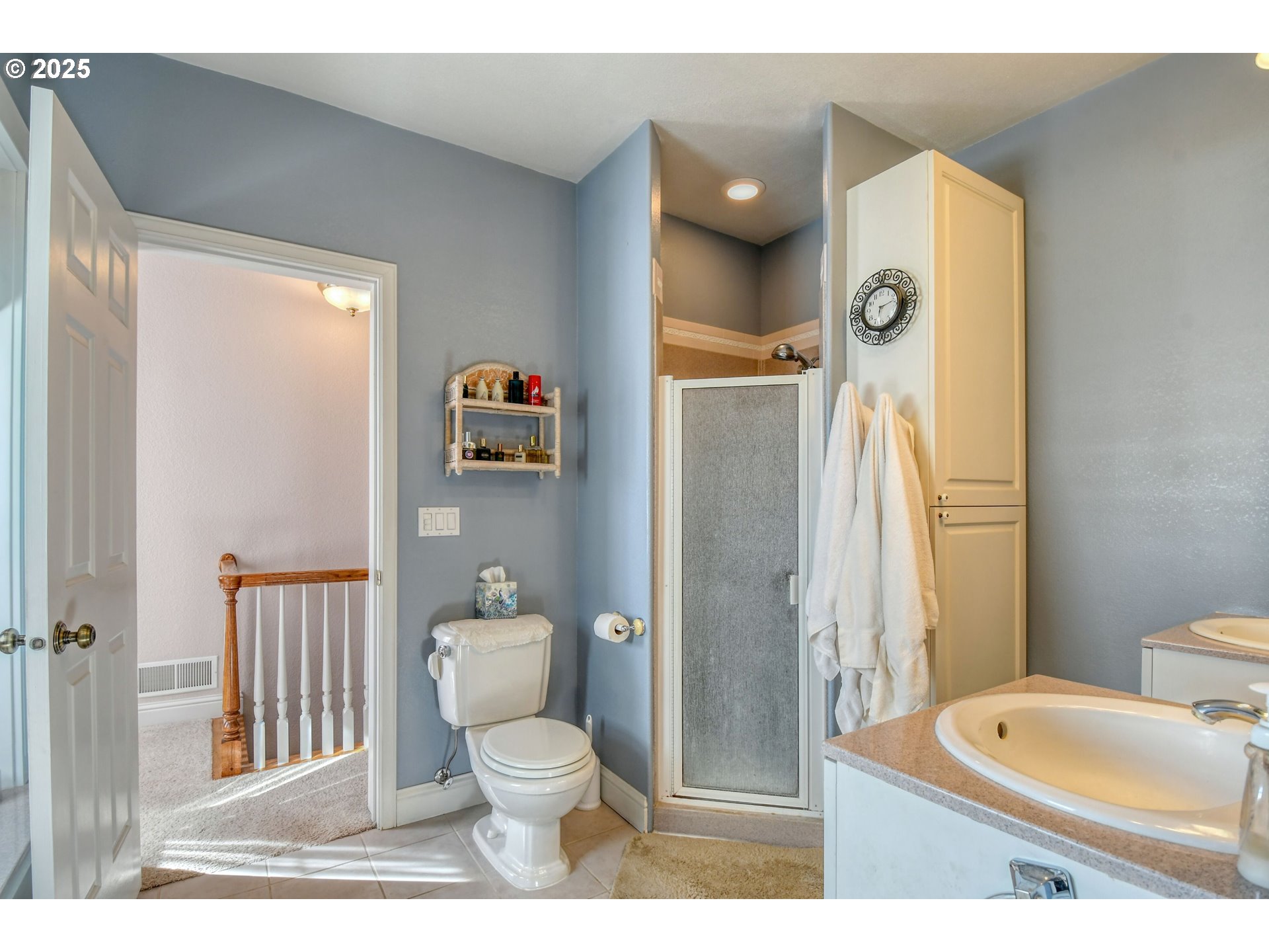 310 East Washington Street Athena, OR 97813 - Photo 20 of 45 a bathroom with a toilet sink a shower and a mirror