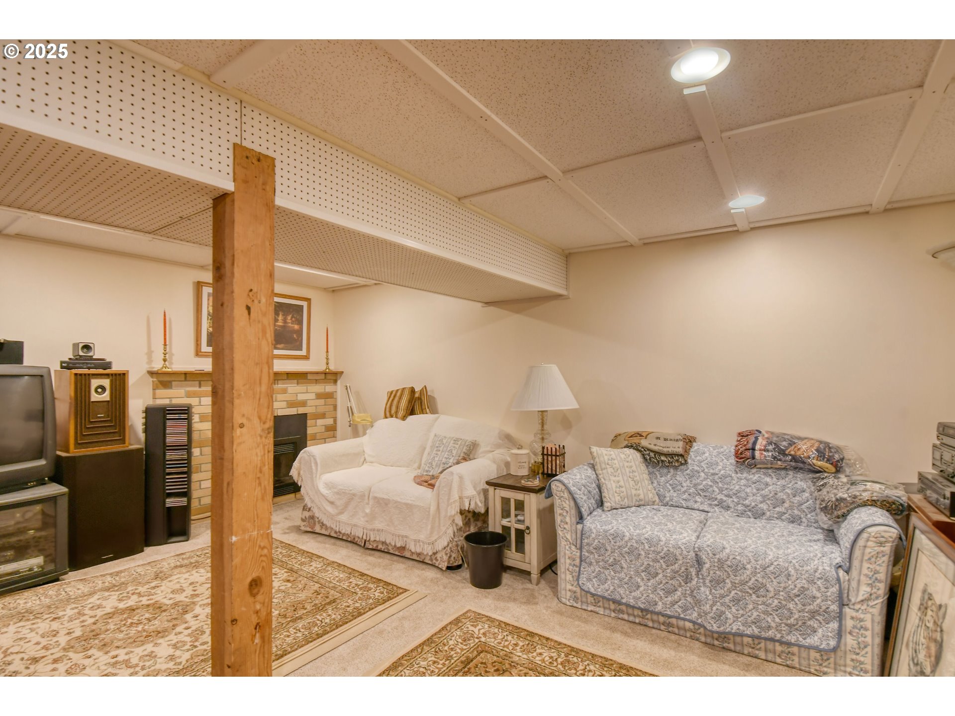 310 East Washington Street Athena, OR 97813 - Photo 28 of 45 a living room with couches and kitchen view