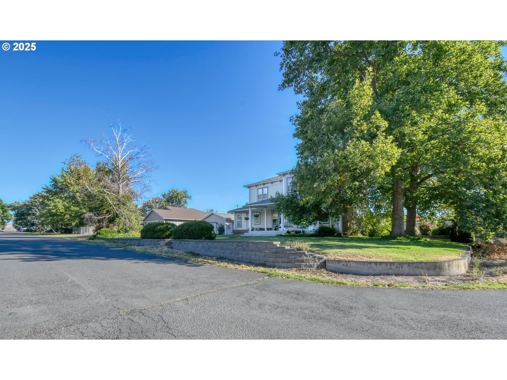 310 East Washington Street Athena, OR 97813 - Photo 45 of 45 a view of a road with a yard
