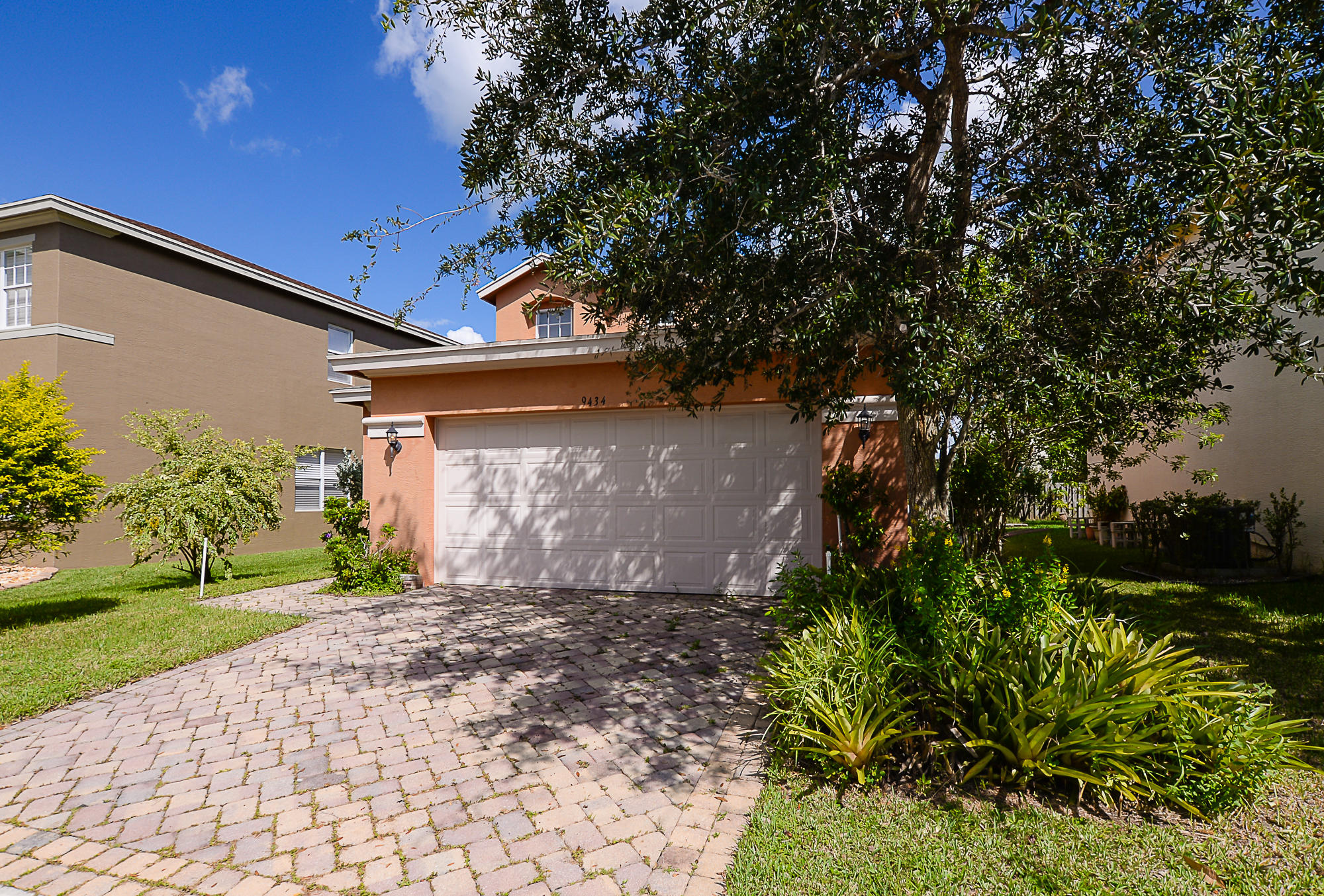 9434 Windrift Circle Fort Pierce, FL 34945 - Photo 3 of 37 Pavers