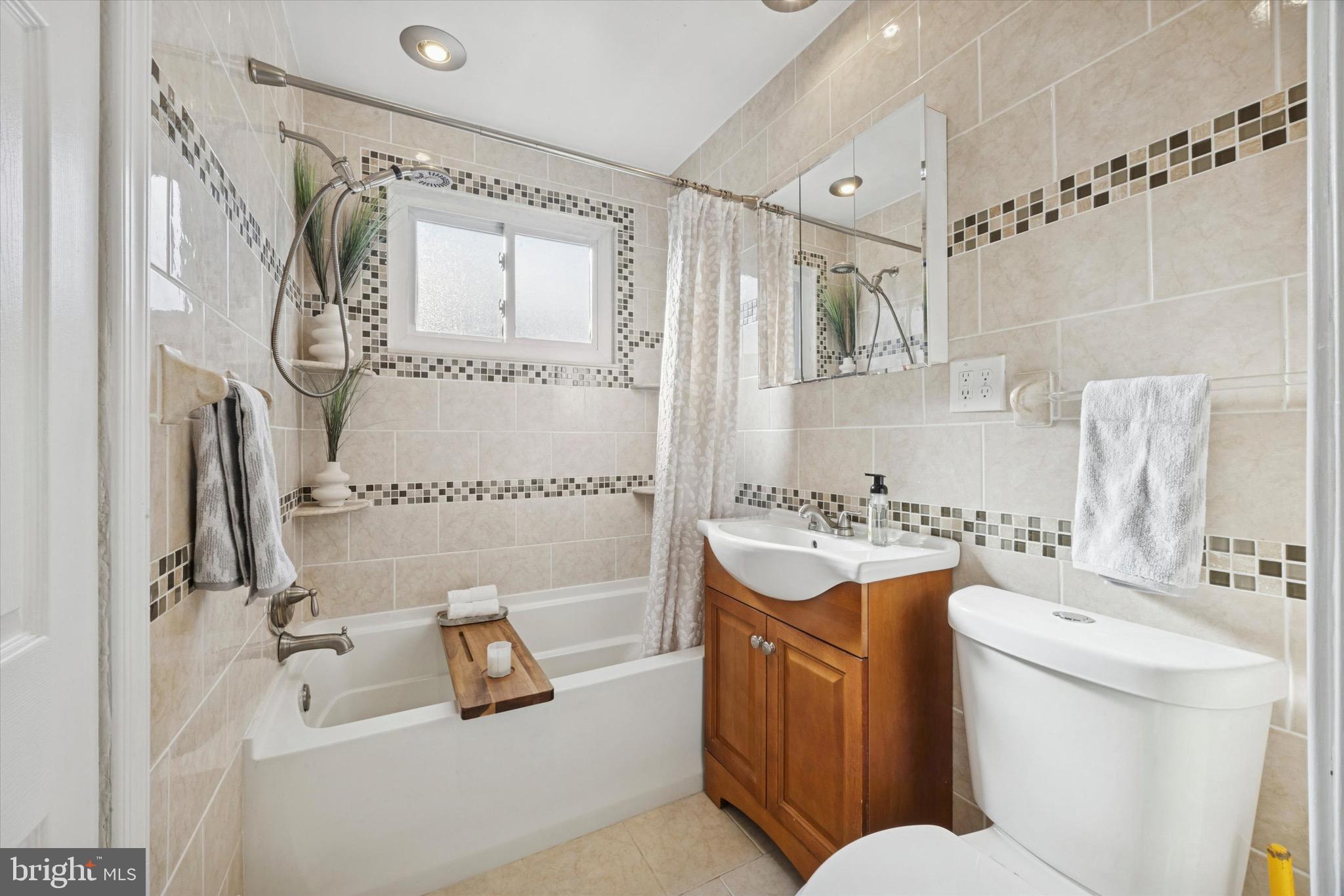 124 Stoney Hill Road Ridley Park, PA 19078 - Photo 16 of 27 Main floor full bath