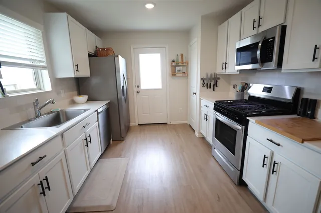 $2,000 | 4122 Brazos Brook Trail, Baytown, TX 77521