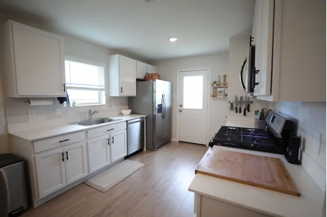 $2,000 | 4122 Brazos Brook Trail, Baytown, TX 77521