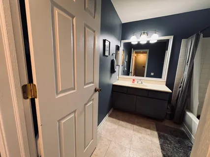 $285,000 | 2060 Muirfield Circle, Elgin, IL 60123