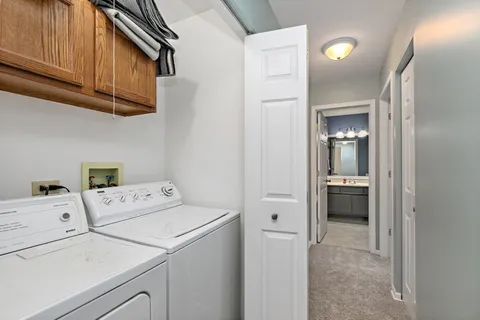 $285,000 | 2060 Muirfield Circle, Elgin, IL 60123