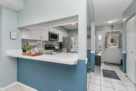 $285,000 | 2060 Muirfield Circle, Elgin, IL 60123