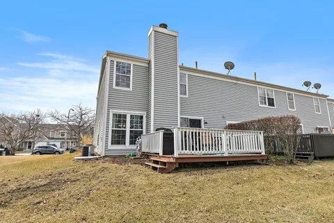 $285,000 | 2060 Muirfield Circle, Elgin, IL 60123