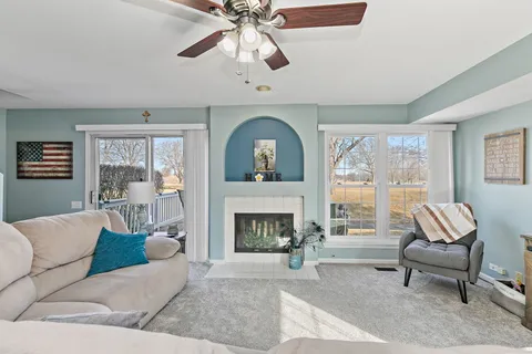 $285,000 | 2060 Muirfield Circle, Elgin, IL 60123