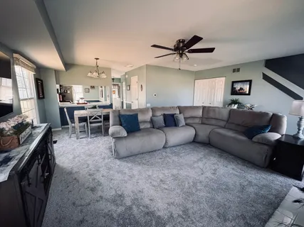 $285,000 | 2060 Muirfield Circle, Elgin, IL 60123