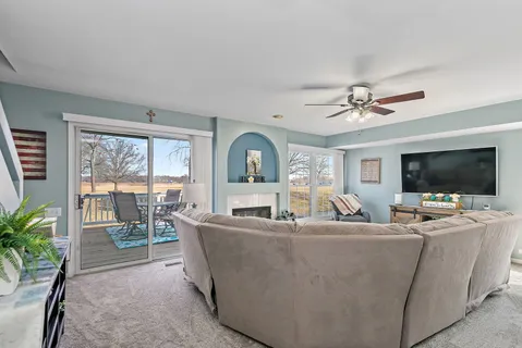 $285,000 | 2060 Muirfield Circle, Elgin, IL 60123