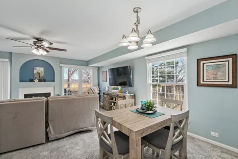 $285,000 | 2060 Muirfield Circle, Elgin, IL 60123