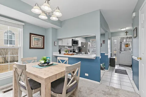 $285,000 | 2060 Muirfield Circle, Elgin, IL 60123