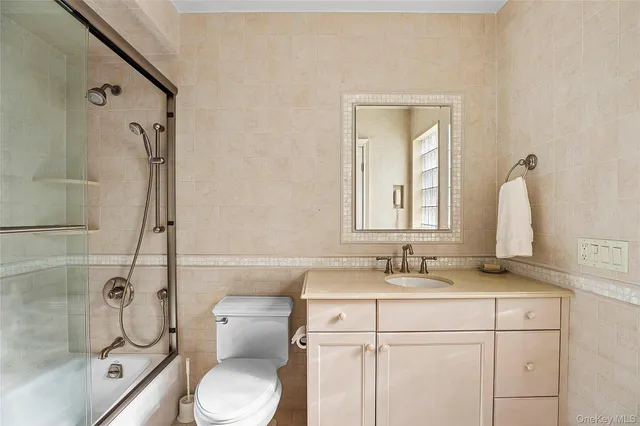 $2,080,000 | 104 Grosvenor Street | Douglaston