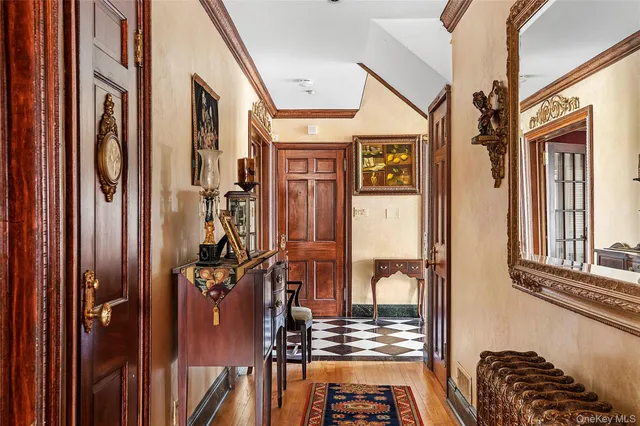 $2,080,000 | 104 Grosvenor Street | Douglaston