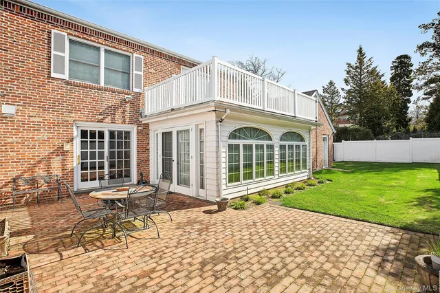 $2,080,000 | 104 Grosvenor Street | Douglaston
