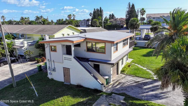a view of a yard with a fountain