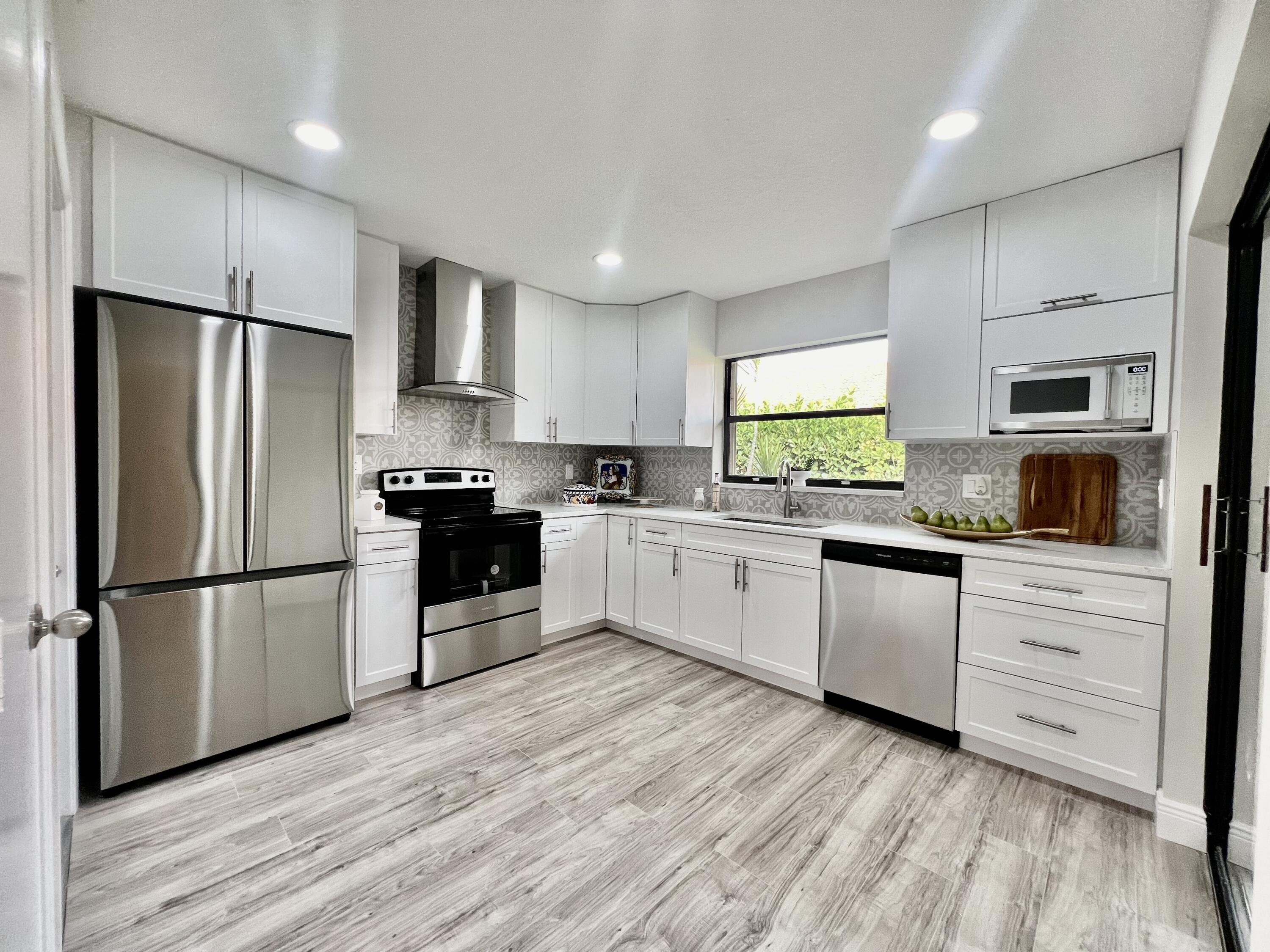 4510 Apple Tree Circle, Unit B Boynton Beach, FL 33436 - Photo 4 of 16 4510 Apple Tree Circle B