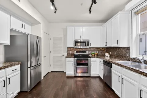 $469,000 | 706 East Washington Street, Unit 124, Phoenix, AZ 85034