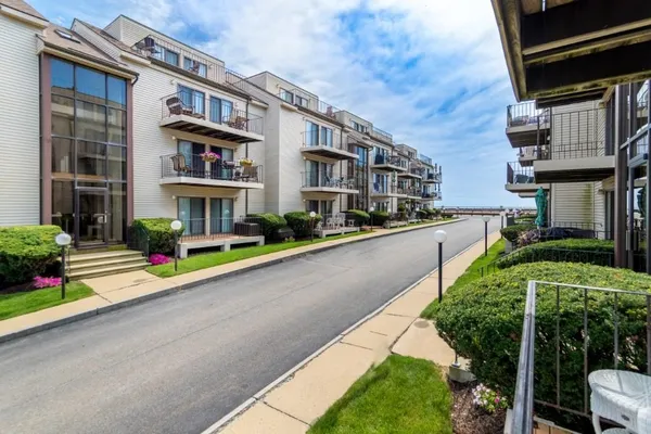 $2,300 | 461 Ocean Boulevard, Unit 6A, Hampton, NH 03842
