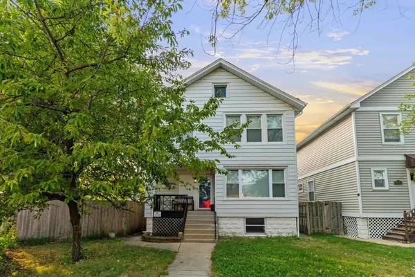 $2,400 | 4814 North Kentucky Avenue, Unit 2, Chicago, IL 60630
