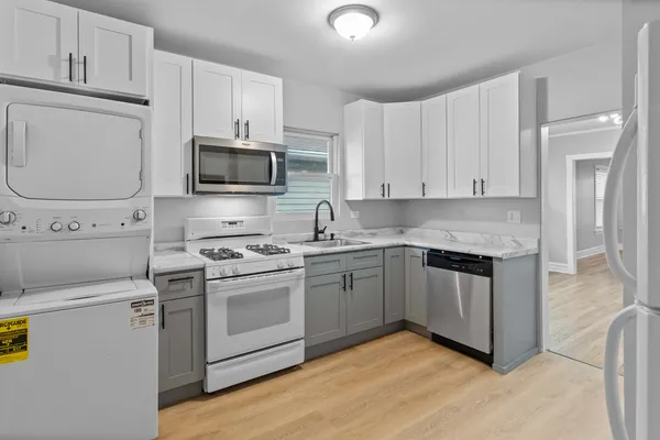 $2,400 | 4814 North Kentucky Avenue, Unit 2, Chicago, IL 60630