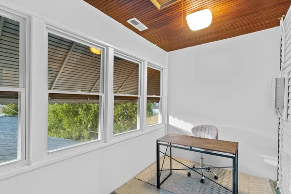 $2,400 | 4814 North Kentucky Avenue, Unit 2, Chicago, IL 60630