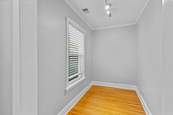 $2,400 | 4814 North Kentucky Avenue, Unit 2, Chicago, IL 60630