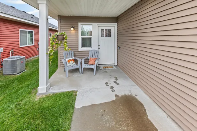 $295,000 | 713 Cherrywood Lane Northeast, Isanti, MN 55040