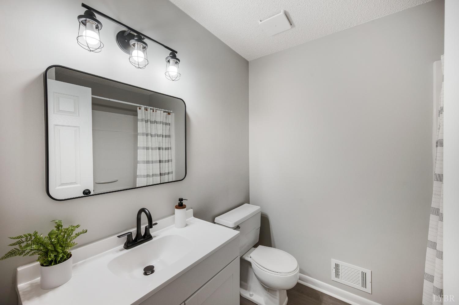 184 Crestview Drive Rustburg, VA 24588 - Photo 22 of 68