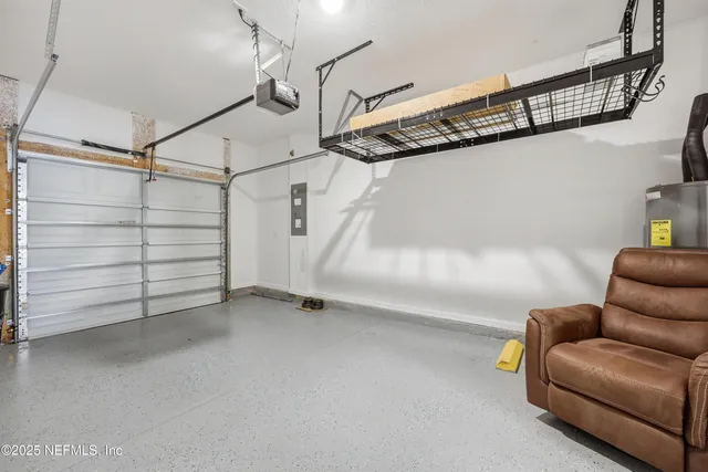 a view of livingroom with furniture