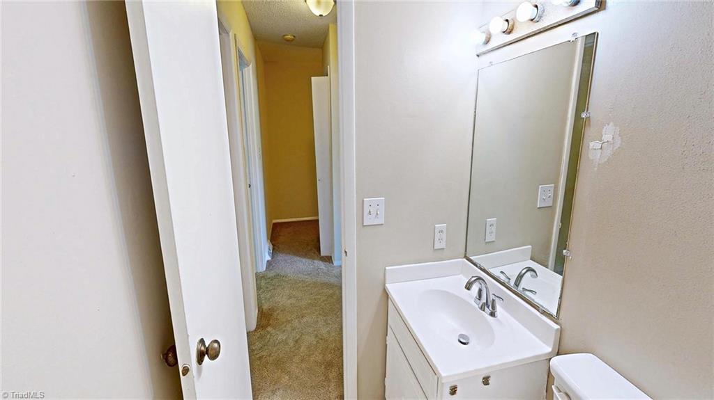 2214 Shadow Valley Road, Unit E High Point, NC 27265 - Photo 23 of 41