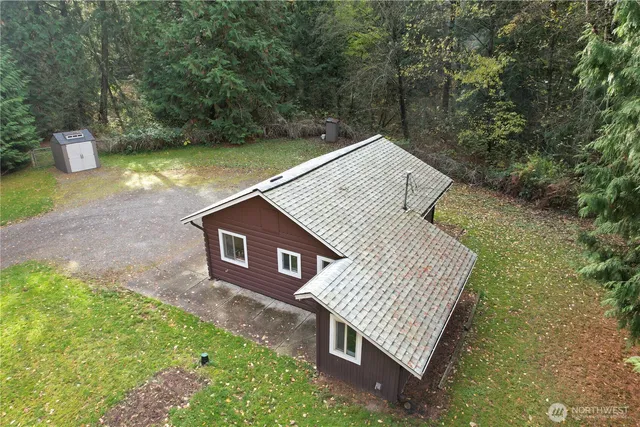 a view of a back yard of the house