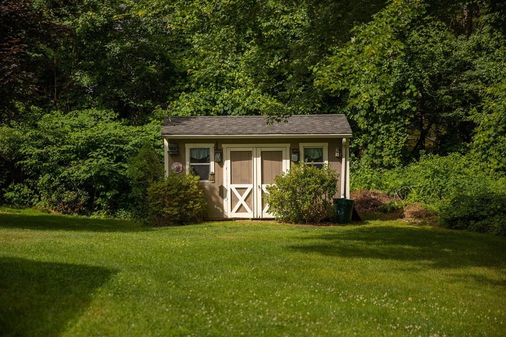 374 Thompson Road Webster, MA 01570 - Photo 13 of 39