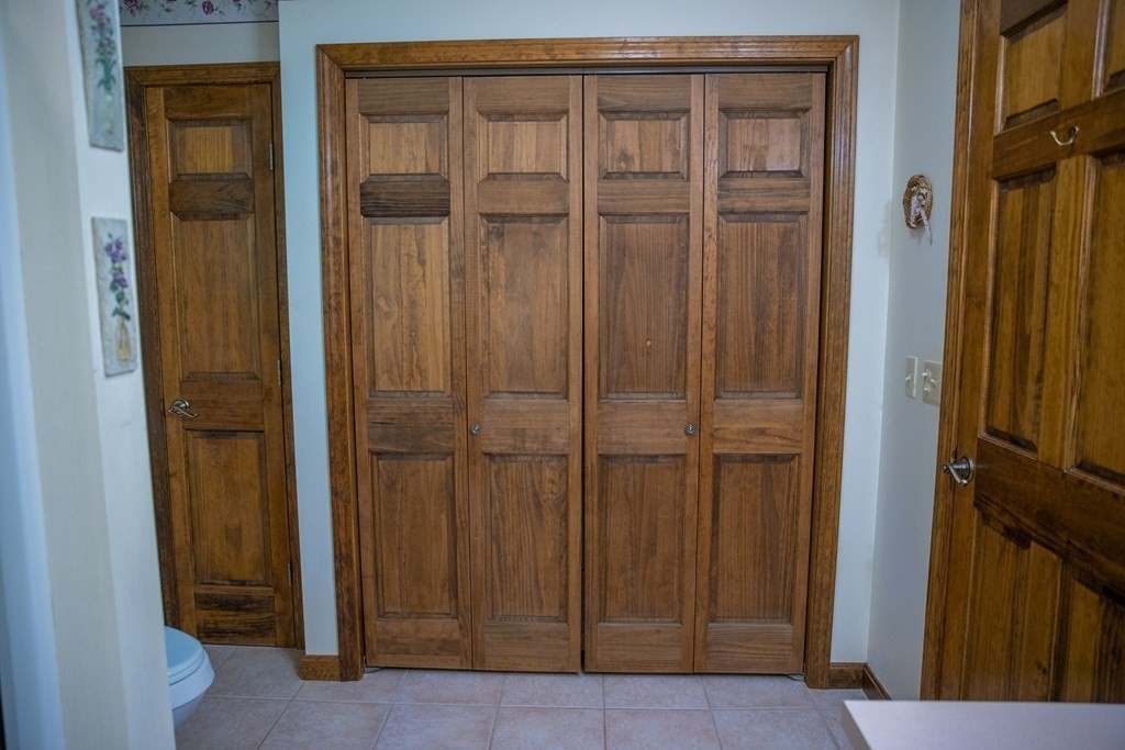 374 Thompson Road Webster, MA 01570 - Photo 25 of 39