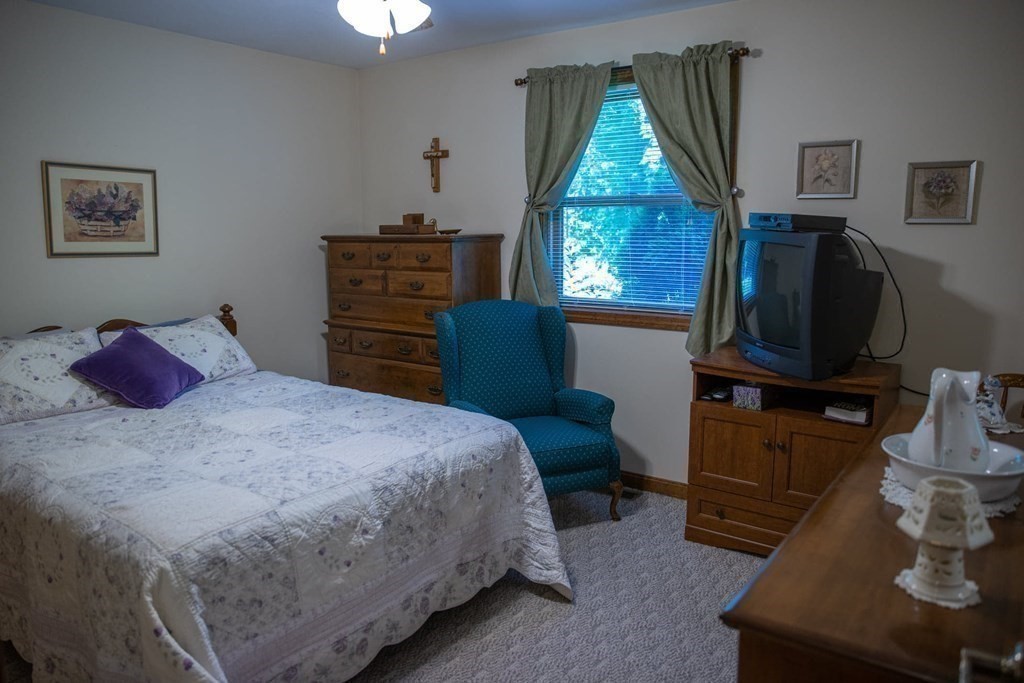 374 Thompson Road Webster, MA 01570 - Photo 28 of 39