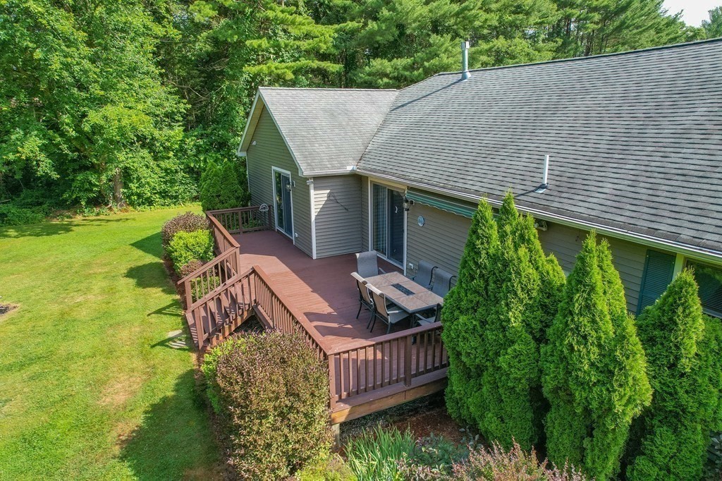 374 Thompson Road Webster, MA 01570 - Photo 6 of 39