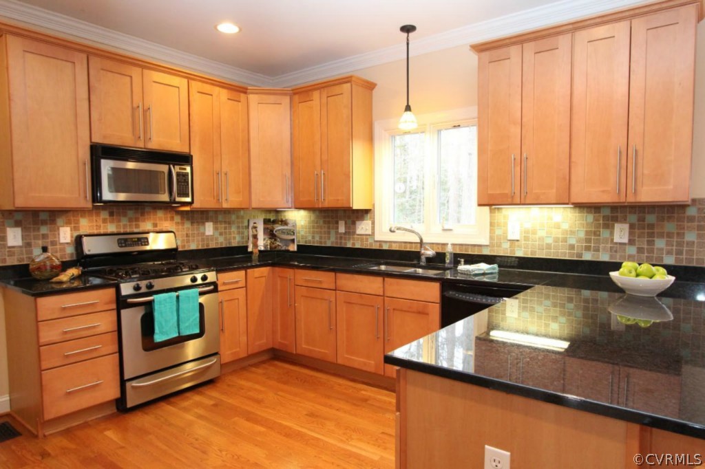 10224 Sioux Road Richmond, VA 23235 - Photo 6 of 24 a kitchen with stainless steel appliances granite countertop a stove a sink and a microwave