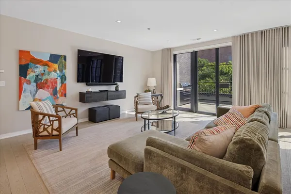 $3,250,000 | 1400 West Monroe Street, Unit 2A, Chicago, IL 60607