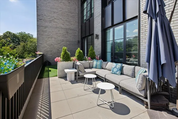 $3,250,000 | 1400 West Monroe Street, Unit 2A, Chicago, IL 60607